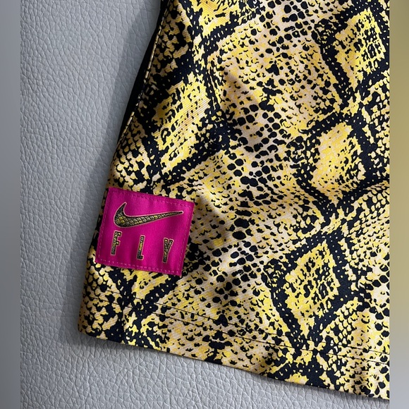 NWT - Nike Women’s Dri-Fit Rebel Fly Basketball Short - Size M - Picture 9 of 12